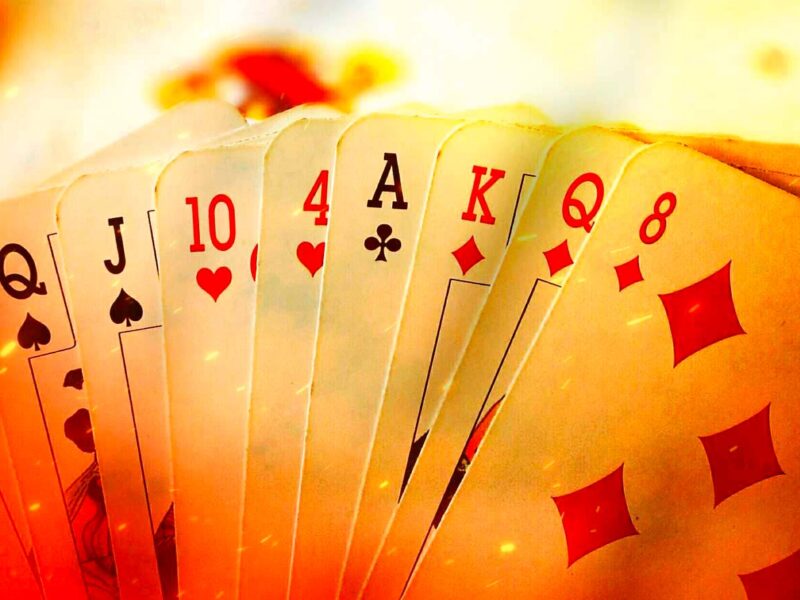 Abiti Di Carte Da Gioco Forme Creative 3d Su Sfondo Scuro Picche Diamanti Cuori Simboli - Foto 10