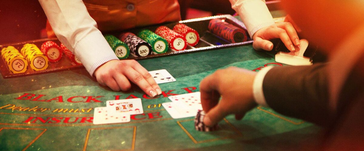 tavolo da balckjack in cui il giocatore usa il sistema wong halves per contare le carte